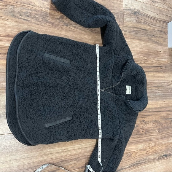 Abercrombie & Fitch Sherpa Half Zip Leather Trim Sweatshirt - Picture 10 of 11